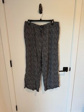 Uniqlo Black Wide-Leg Floral Pull-On Pants